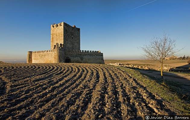 Ruta de castillos de la provincia – pequeñas fortalezas rurales poco conocidas.