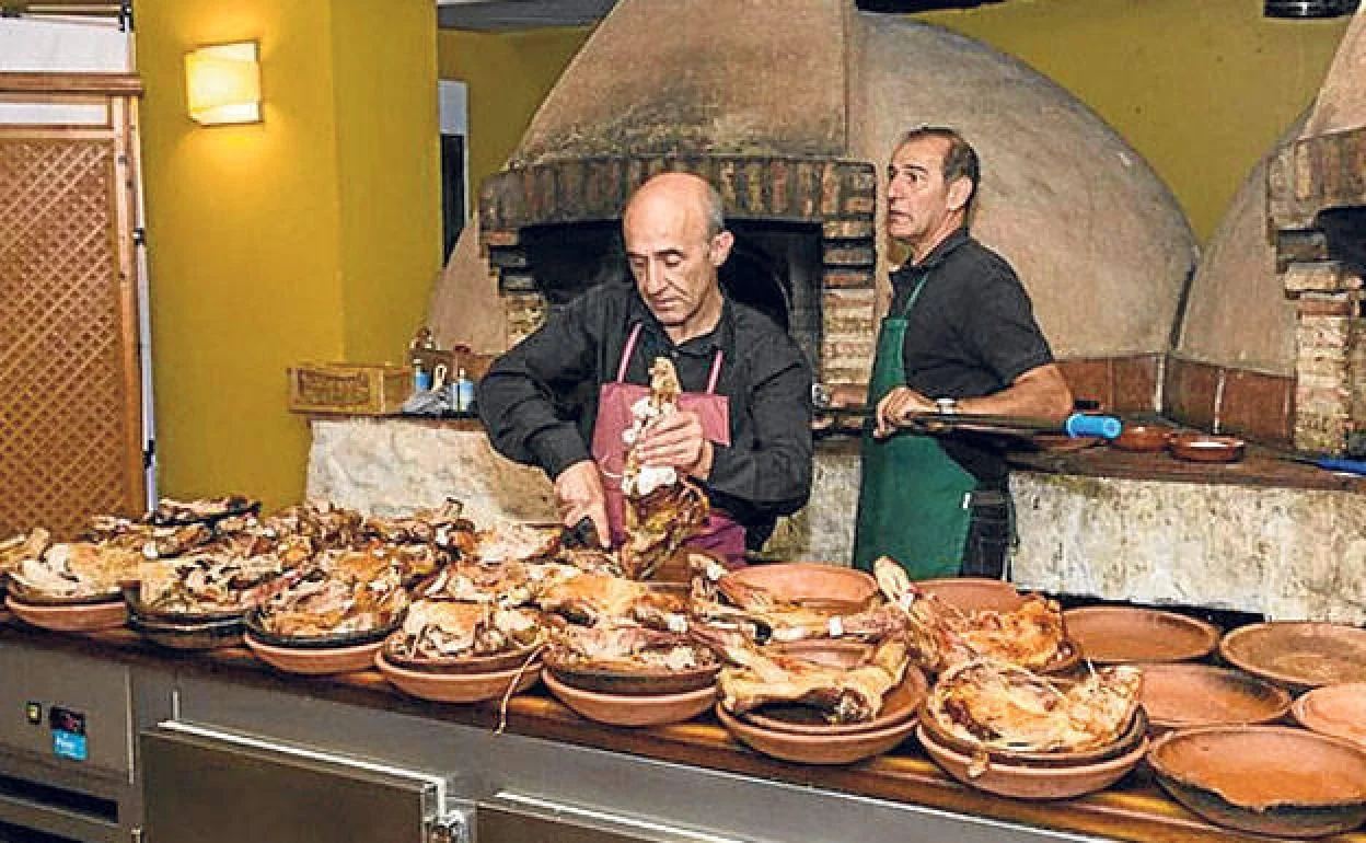 Comer lechazo al horno en Peñafiel – En restaurantes tradicionales Asados Mauro